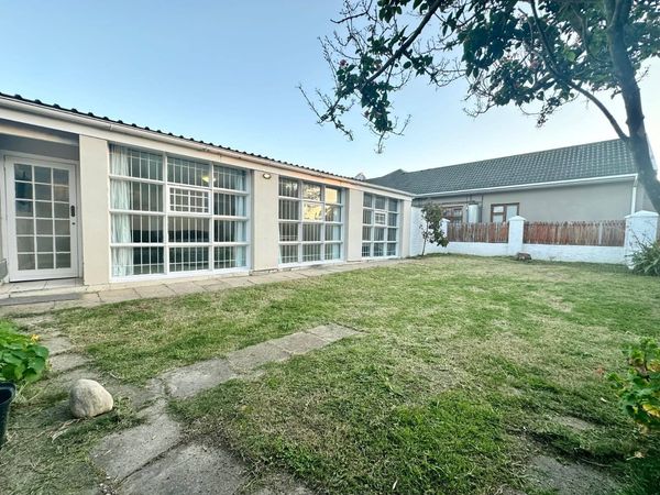 To Let 2 Bedroom Property for Rent in Walmer Eastern Cape